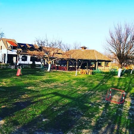 فندق Turijaفي  Salas Tatic المظهر الخارجي الصورة